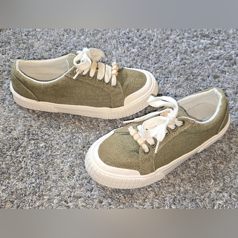 Crazy Horse Liz Claiborne Canvas Sneakers Womens 6.5 Olive Low Lace Up Casual